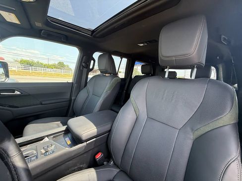 Used 2024 Lexus GX 550 AWD/4WD image 13