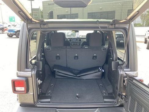 Used 2022 Jeep Wrangler Unlimited Sport AWD/4WD image 16