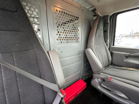 Used 2018 Chevrolet Express 2500 w/ Driver Convenience Package image 17