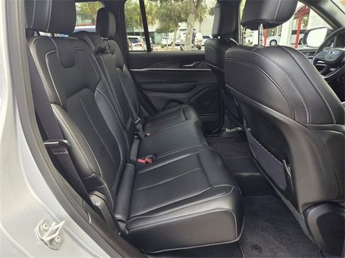 Certified 2025 Jeep Grand Cherokee Limited w/ Black Appearance Package image 14