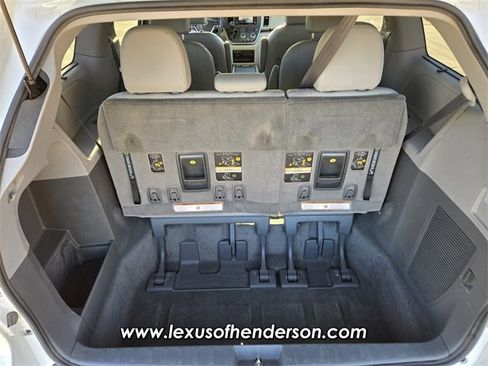 Used 2018 Toyota Sienna XLE w/ XLE Navigation Package image 14