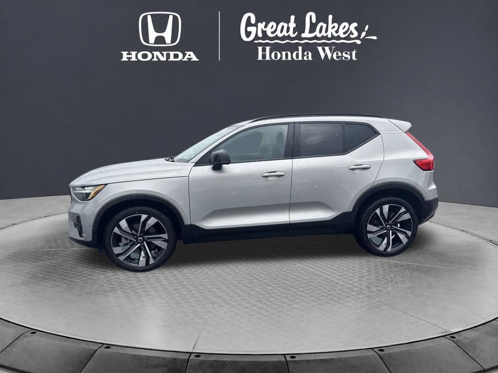 Used 2023 Volvo XC40 B5 Plus w/ Driver Assist Package AWD/4WD image 15