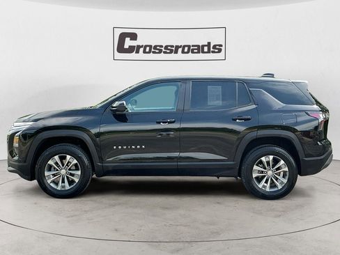 Used 2025 Chevrolet Equinox LT FWD image 2