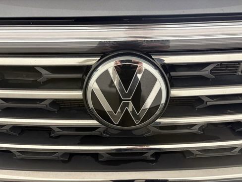 Used 2024 Volkswagen Atlas SE image 11