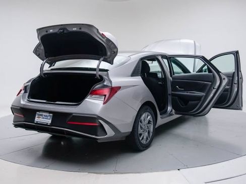 Used 2024 Hyundai Elantra SEL FWD image 21