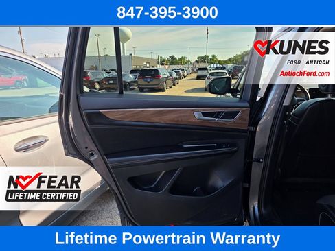 Used 2024 Volkswagen Atlas SE AWD/4WD image 17