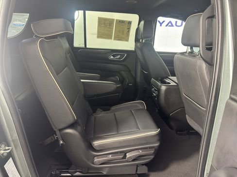 Used 2023 Chevrolet Suburban Premier RWD image 41