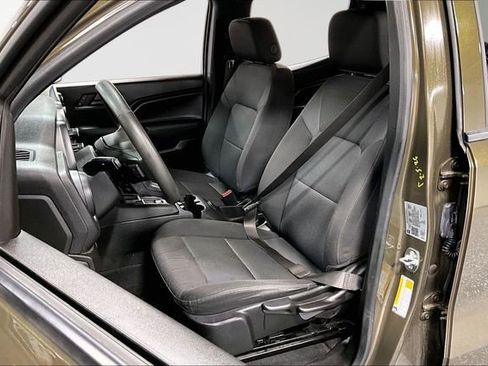 Used 2024 Chevrolet Colorado W/T image 21