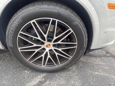 Certified 2026 Porsche Cayenne AWD/4WD image 9