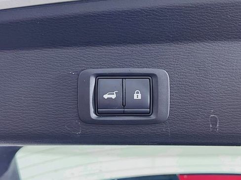 Used 2025 Mitsubishi Outlander SE image 27