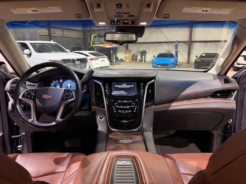 Used 2019 Cadillac Escalade ESV Premium Luxury RWD image 29