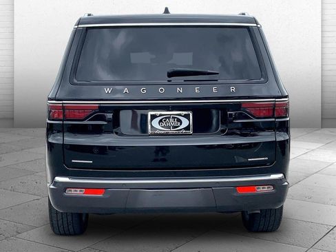 Used 2022 Jeep Wagoneer Series II w/ Premium Group I AWD/4WD image 3