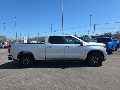 Used 2020 Chevrolet Silverado 1500 Custom w/ Custom Value Package image 3