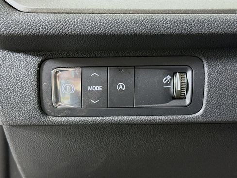 Used 2024 Chevrolet Traverse LT w/ LPO, Floor Liner Package FWD image 10