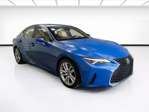 Used 2021 Lexus IS 300 w/ Comfort Package RWD image 3