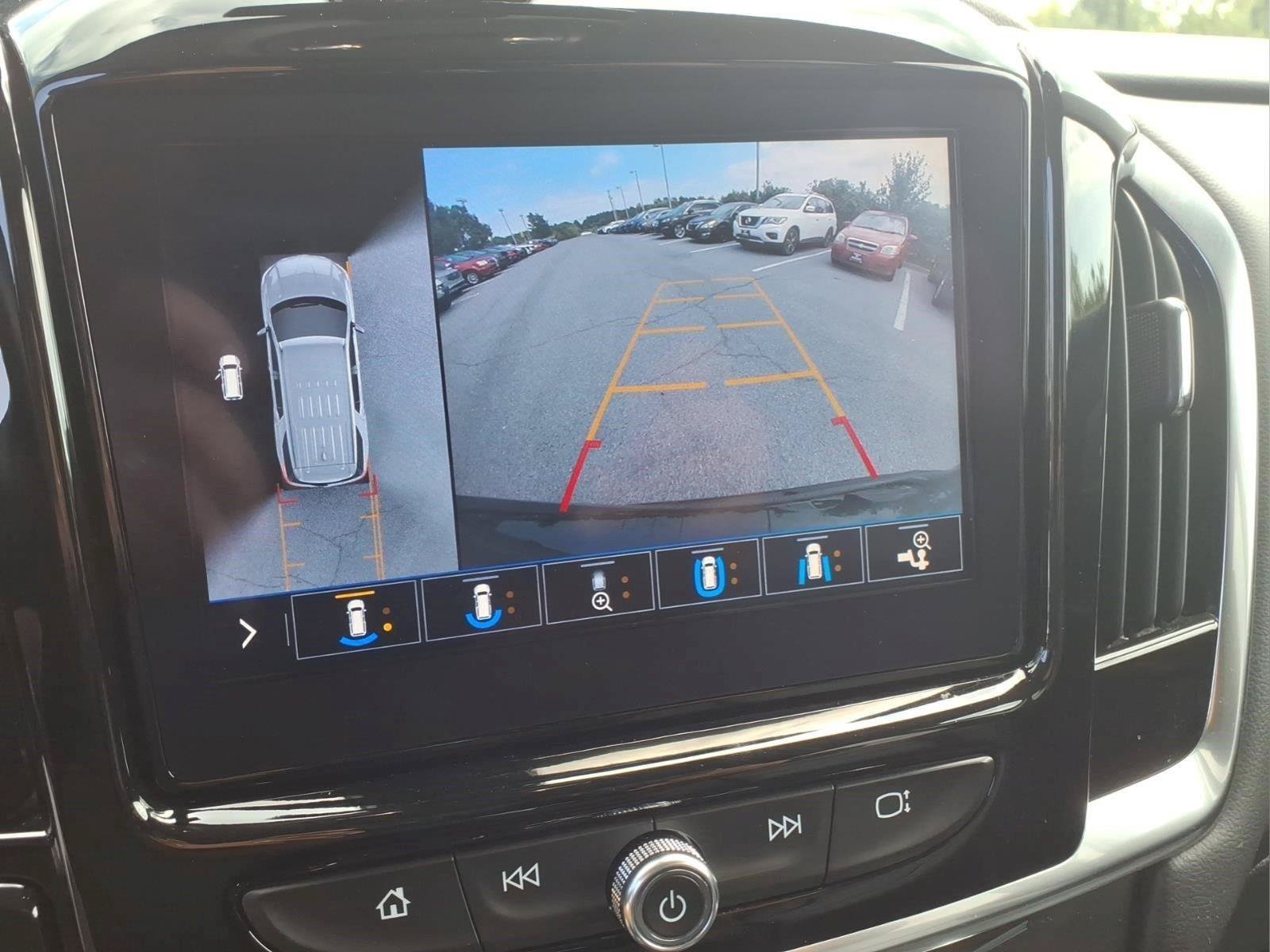 Used 2021 Chevrolet Traverse RS FWD image 40