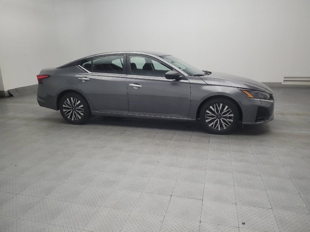 Used 2025 Nissan Altima 2.5 SV FWD image 11