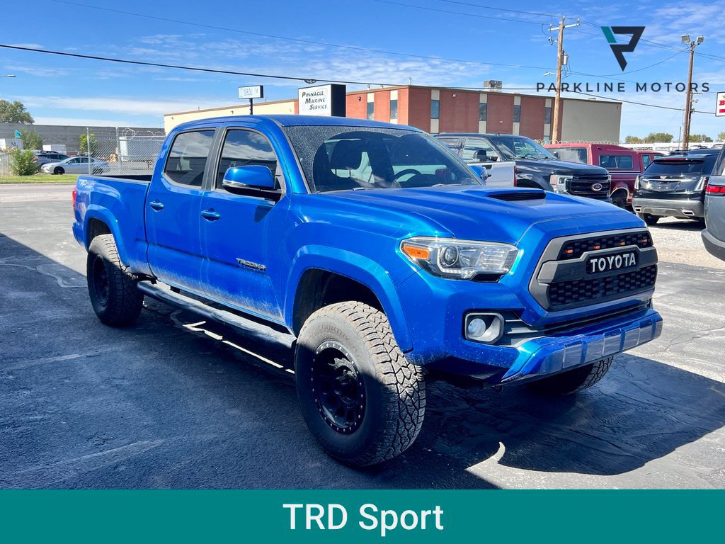 Used 2017 Toyota Tacoma TRD Sport AWD/4WD image 1