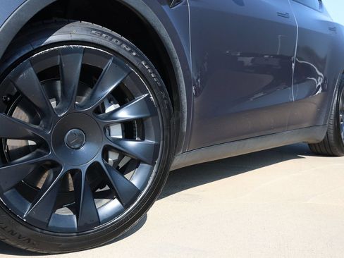 Used 2023 Tesla Model Y Long Range AWD/4WD image 9