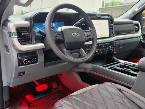 Used 2025 Ford F250 XLT w/ Black Appearance Package AWD/4WD image 13