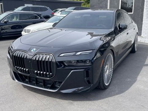 Used 2025 BMW 740i RWD image 8
