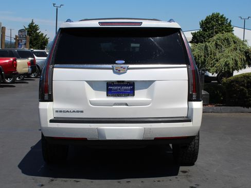 Used 2018 Cadillac Escalade Platinum AWD/4WD image 5