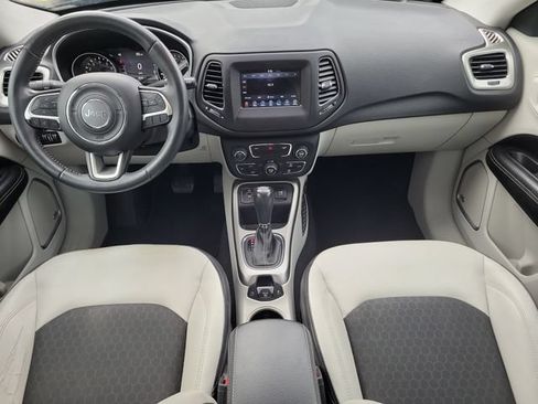Used 2018 Jeep Compass Latitude w/ Popular Equipment Group FWD image 10