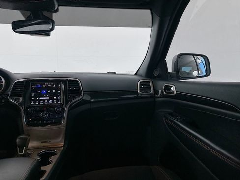 Used 2017 Jeep Grand Cherokee Laredo image 23