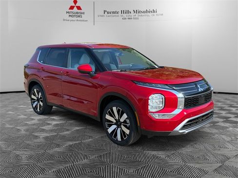 New 2025 Mitsubishi Outlander SE image 3