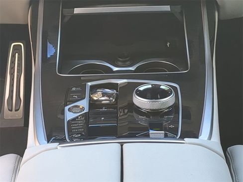 New 2026 BMW X7 M60i image 19