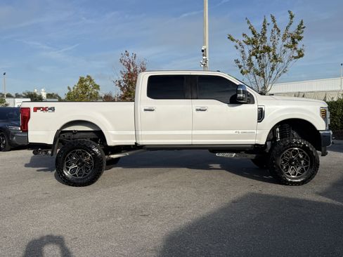 Used 2018 Ford F250 Lariat w/ Lariat Ultimate Package image 3