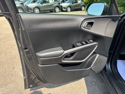 Used 2022 Kia Soul LX w/ Technology Package image 11