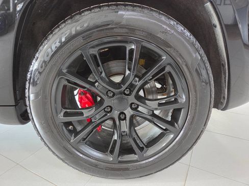 Used 2017 Jeep Grand Cherokee SRT image 13