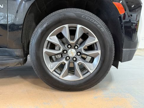 Used 2024 Chevrolet Suburban LT w/ LT Signature Plus Package AWD/4WD image 8