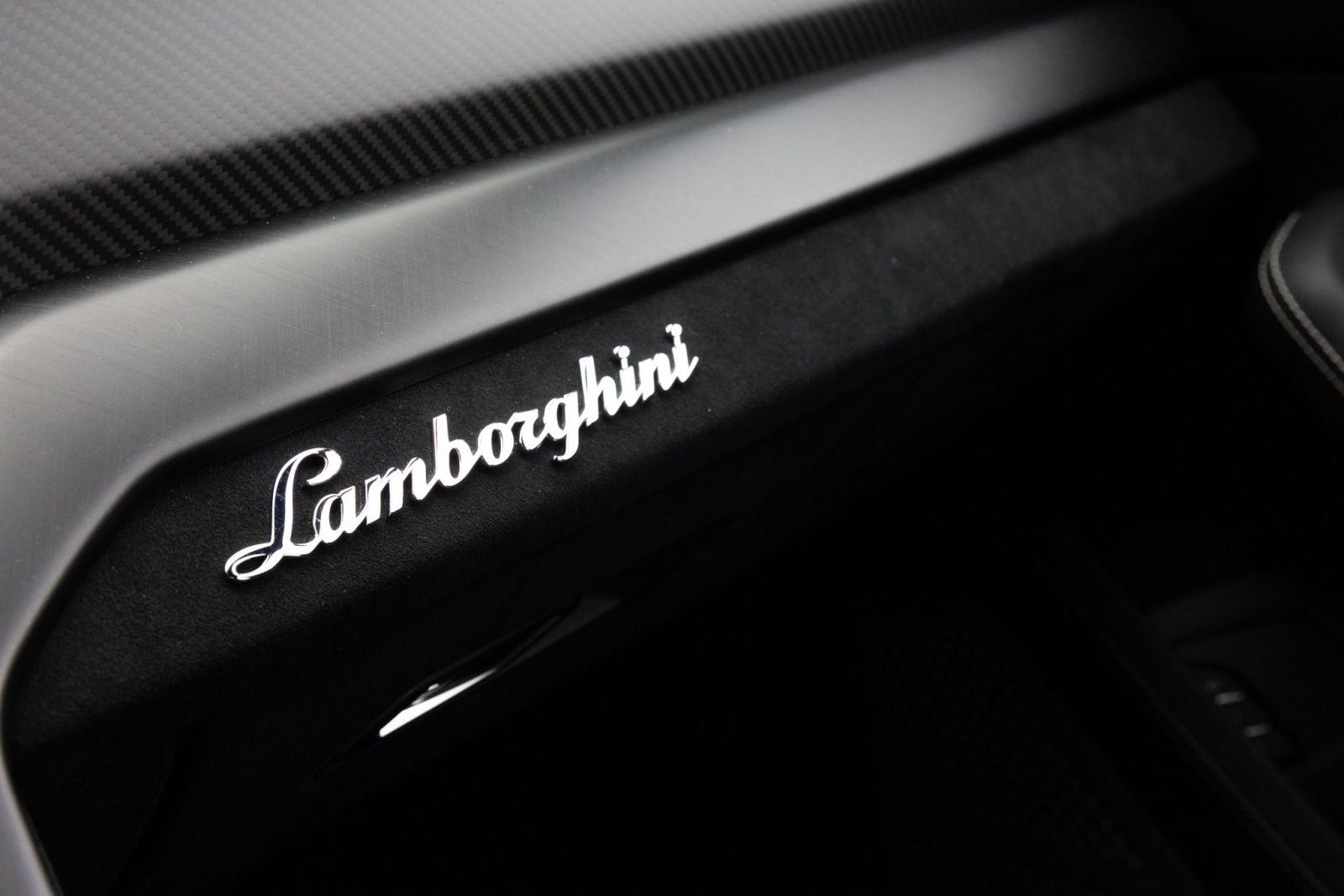 Used 2023 Lamborghini Urus Performante AWD/4WD image 33