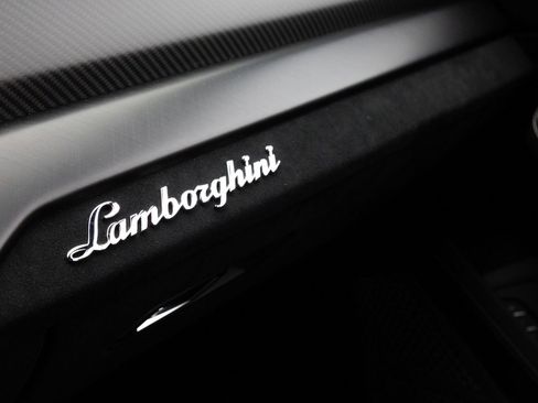 Used 2023 Lamborghini Urus Performante AWD/4WD image 33