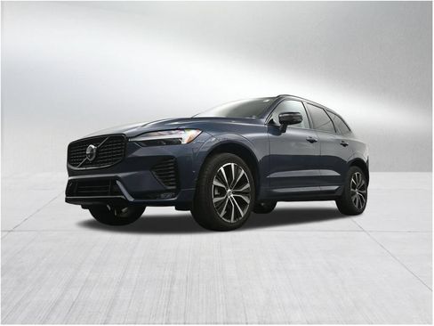 Used 2024 Volvo XC60 B5 Plus AWD/4WD image 22