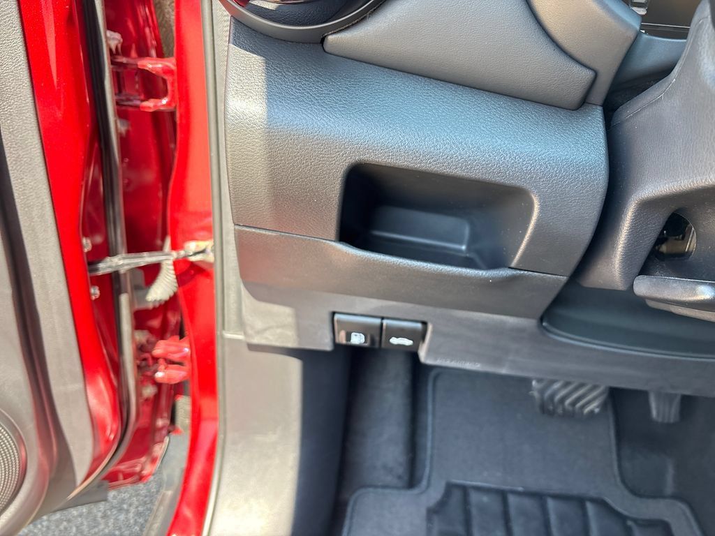 Certified 2020 Nissan Kicks SR w/ SR Premium Package FWD image 29