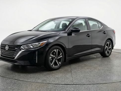 Used 2025 Nissan Sentra SV image 3