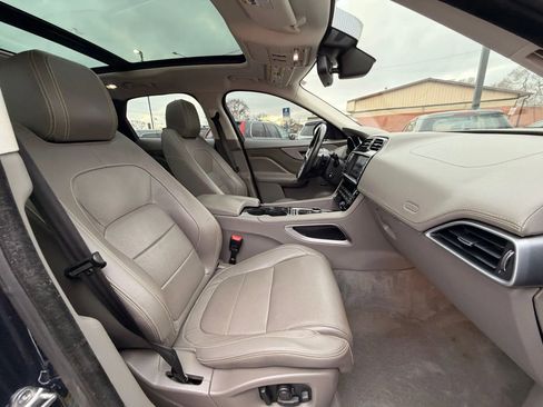 Used 2017 Jaguar F-PACE R-Sport image 19
