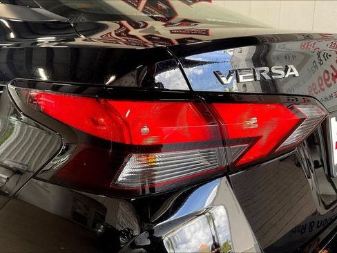 Used 2025 Nissan Versa SV FWD image 17
