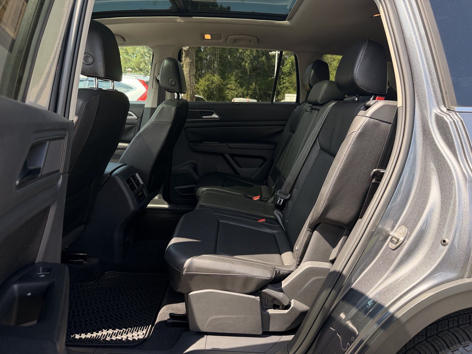 Used 2018 Volkswagen Atlas SEL FWD image 29