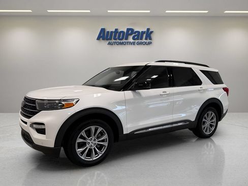 Certified 2024 Ford Explorer XLT w/ Equipment Group 202A AWD/4WD image 3
