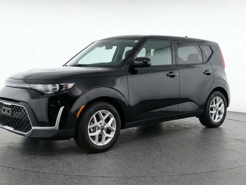 Used 2025 Kia Soul LX w/ LX Technology Package image 3