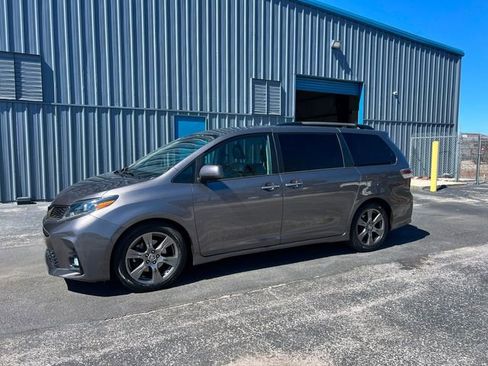 Used 2019 Toyota Sienna SE Premium image 69