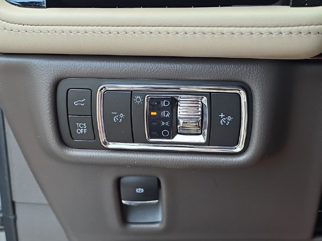 Certified 2023 Lincoln Nautilus AWD w/ Premium Package image 11