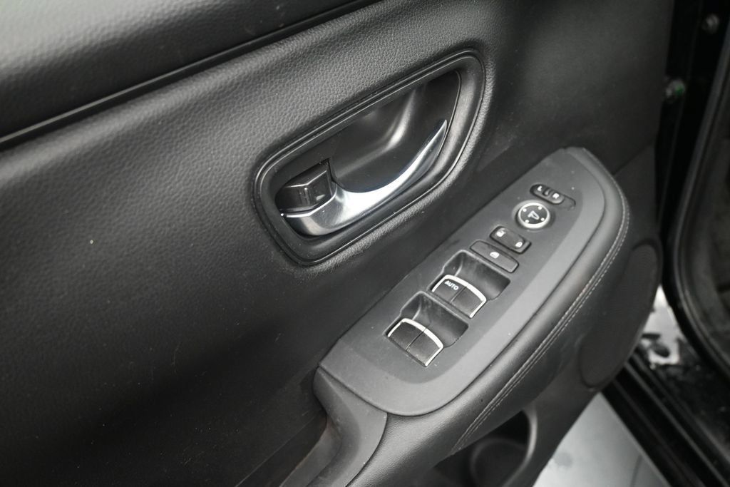 Used 2025 Honda HR-V EX-L image 18