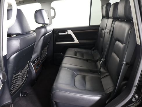 Used 2020 Toyota Land Cruiser image 40