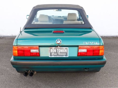 Used 1992 BMW 325i Convertible RWD image 16