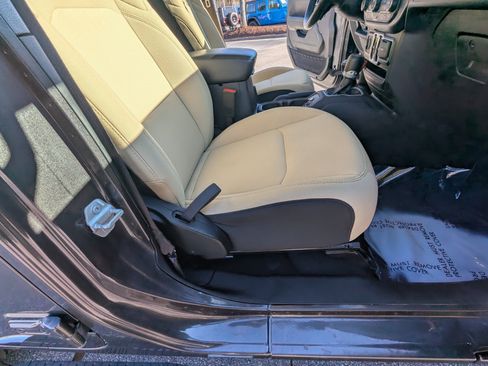 Certified 2022 Jeep Wrangler Sport S image 13